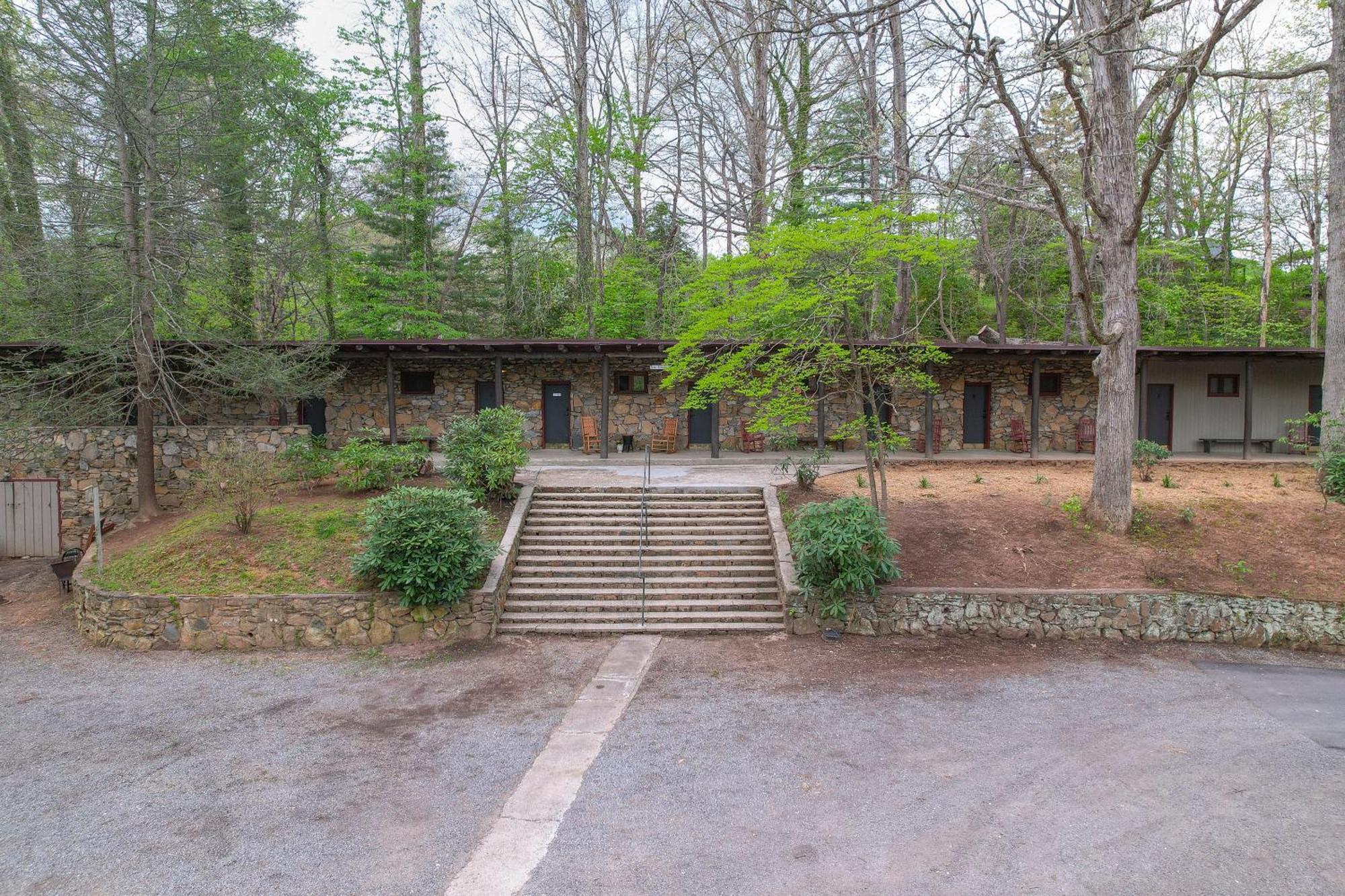 The Furry Lodge Double Ste 2&3 Waynesville Εξωτερικό φωτογραφία