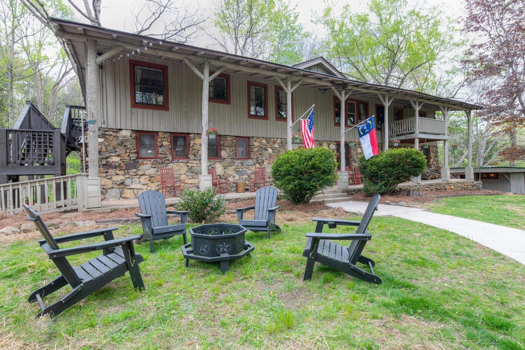 The Furry Lodge Double Ste 2&3 Waynesville Εξωτερικό φωτογραφία